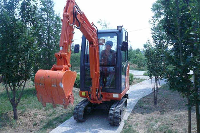 國產(chǎn)小型挖掘機 國產(chǎn)小型挖掘機
