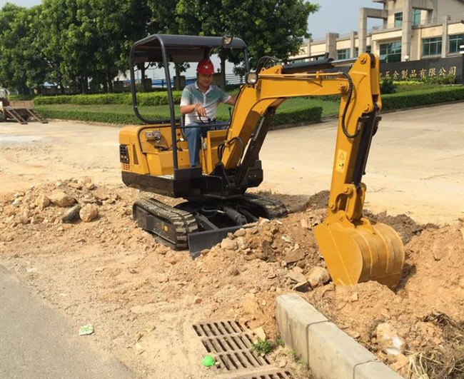 小型挖掘機(jī)的操作方法 小型挖掘機(jī)的操作方法