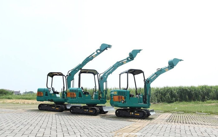 小型挖掘機操作 小型挖掘機操作