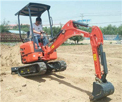 小挖掘機保養(yǎng)多錢，小挖掘機多久保養(yǎng)一次